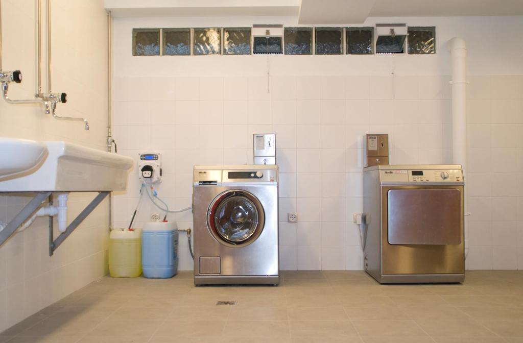 Bbk Bilbao Good Hostel Eksteriør bilde